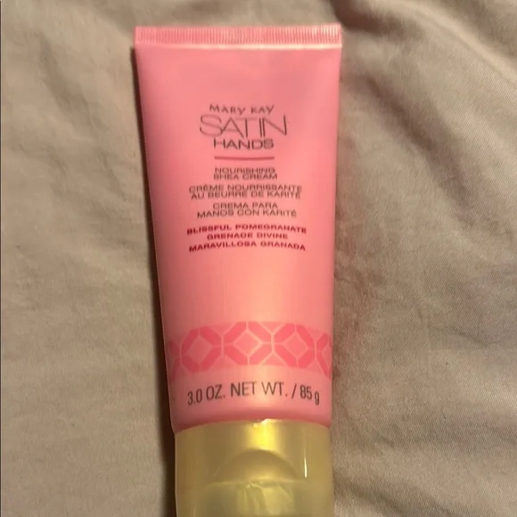 Mary Kay Satin Hands Set - Picture 3 of 5